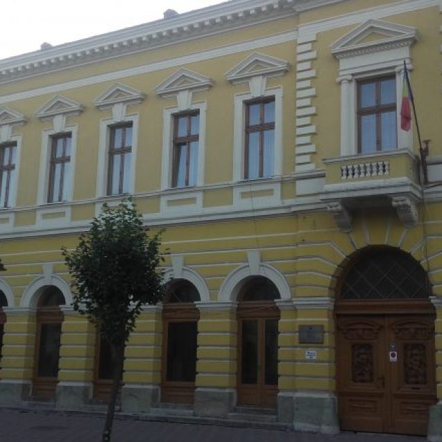Bani mai puțini pentru directorul unui liceu din Bistrița în urma unui control făcut de Curtea de Conturi Bani mai puțini pentru directorul unui liceu din Bistrița în urma unui control făcut de Curtea de Conturi