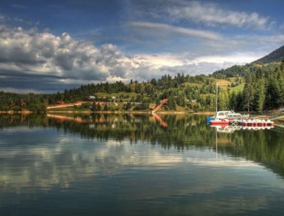 Turiștii vor avea în sfârșit acces la lacul de la Colibița! Zonă de promenadă iluminată și cu loc de plajă Turiștii vor avea în sfârșit acces la lacul de la Colibița! Zonă de promenadă iluminată și cu loc de plajă