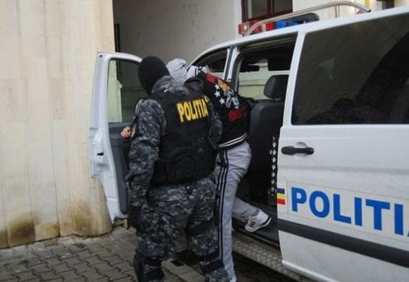 Un maramureșean și-un bistrițean, reținuți de polițiști! Unul pentru tâlhărie, altul c-a făcut accident! Un maramureșean și-un bistrițean, reținuți de polițiști! Unul pentru tâlhărie, altul c-a făcut accident!