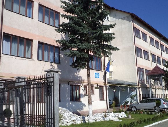 „Aventurile” adolescentului din centrul de la Beclean: a bătut doi educatori, a spart o ușă și și-a agresat frățiorii mai mici „Aventurile” adolescentului din centrul de la Beclean: a bătut doi educatori, a spart o ușă și și-a agresat frățiorii mai mici