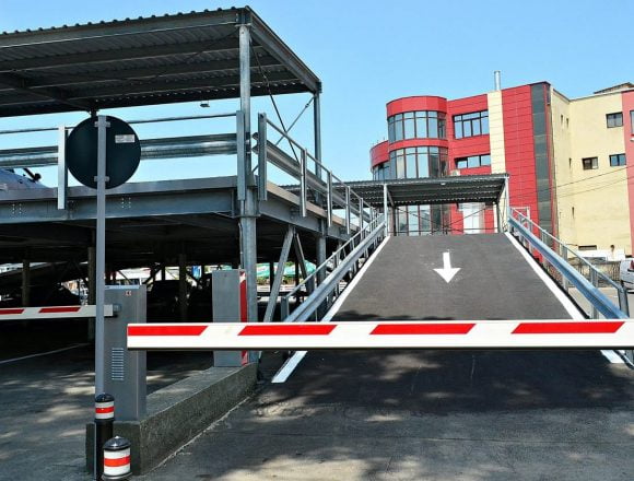 Punct termic pus la pământ pentru a face loc primei parcări supraetajate din Bistrița Punct termic pus la pământ pentru a face loc primei parcări supraetajate din Bistrița