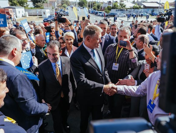 FOTO: Președintele Klaus Iohannis i-a cucerit și pe olteni FOTO: Președintele Klaus Iohannis i-a cucerit și pe olteni
