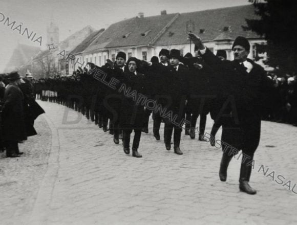 ALTE VREMURI. Peste 35.000 de sași au fost somaţi, în septembrie 1944, să plece din Bistrița. Ca să nu fie împuşcaţi de ruşi ALTE VREMURI. Peste 35.000 de sași au fost somaţi, în septembrie 1944, să plece din Bistrița. Ca să nu fie împuşcaţi de ruşi