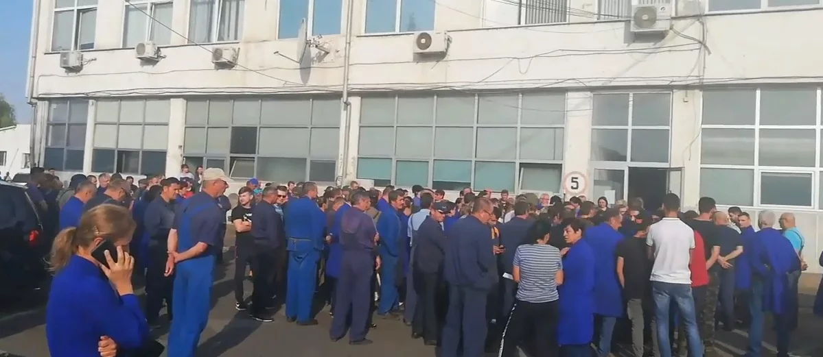 Salarii și bonuri de masă întârziate, concedii forțate și nemulțumiri crescânde printre angajați