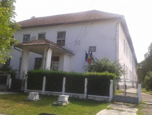 Se întâmplă în Bistrița-Năsăud: Fetiță de 7 ani trimisă acasă de la dispensarul școlar cu mâna ruptă în două locuri Se întâmplă în Bistrița-Năsăud: Fetiță de 7 ani trimisă acasă de la dispensarul școlar cu mâna ruptă în două locuri