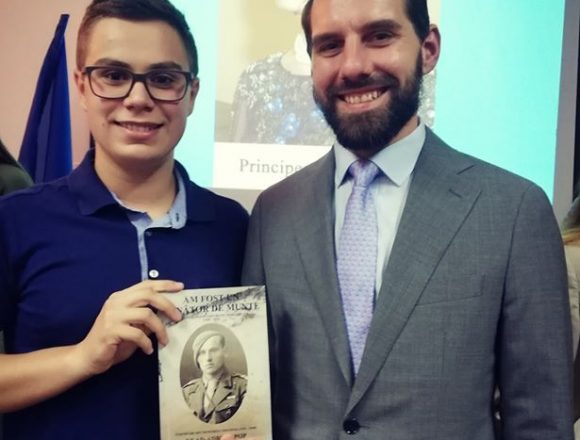 Cartea unui tânăr bistrițean a ajuns și în mâna Principelui Nicolae al României Cartea unui tânăr bistrițean a ajuns și în mâna Principelui Nicolae al României