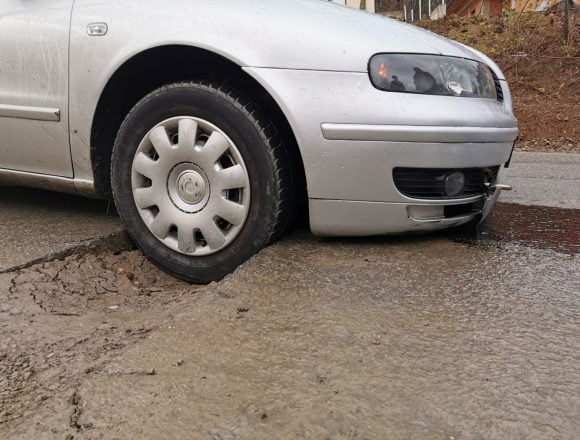 FOTO- DEZASTRU: Șoferii, revoltați în urma unor lucrări făcute pe Dealul Budacului! FOTO- DEZASTRU: Șoferii, revoltați în urma unor lucrări făcute pe Dealul Budacului!