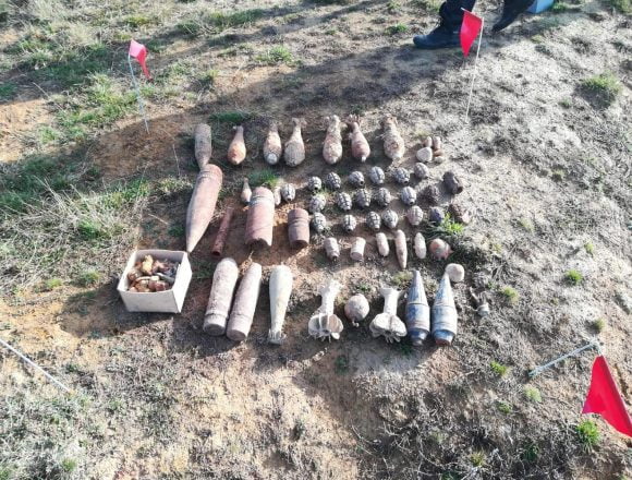 FOTO/VIDEO: Explozie la Dorolea! Aproape 170 de elemente de muniție distruse de pirotehniști FOTO/VIDEO: Explozie la Dorolea! Aproape 170 de elemente de muniție distruse de pirotehniști