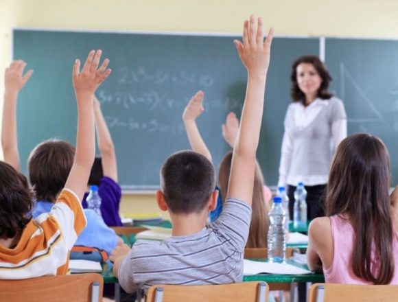 Elevi, vi se mai pregătește ceva! Noul ministru al educației taie discipline din programa școlară Elevi, vi se mai pregătește ceva! Noul ministru al educației taie discipline din programa școlară