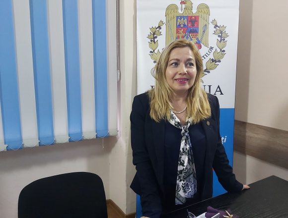Cristina Iurișniți (USR): Pseudo-profesorul de sport Vasile Maternik nu mai are ce căuta la catedră. Ce soluții se iau în calcul: Cristina Iurișniți (USR): Pseudo-profesorul de sport Vasile Maternik nu mai are ce căuta la catedră. Ce soluții se iau în calcul: