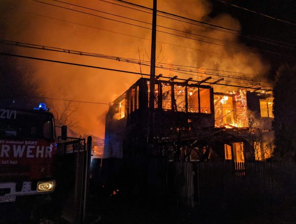 FOTO/VIDEO: Incendiu devastator în Șanț. Patru familii au rămas fără locuințe FOTO/VIDEO: Incendiu devastator în Șanț. Patru familii au rămas fără locuințe