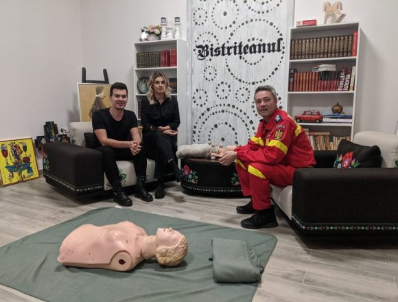 FOTO/VIDEO: TOT ce trebuie să știți despre primul ajutor, resuscitare și manevrele Heimlich FOTO/VIDEO: TOT ce trebuie să știți despre primul ajutor, resuscitare și manevrele Heimlich