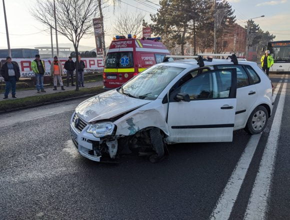 FOTO: Accident pe strada Libertății din municipiu FOTO: Accident pe strada Libertății din municipiu