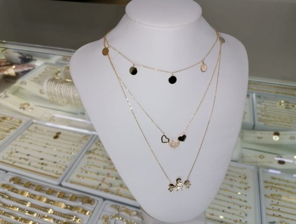 FOTO: Ai o bijuterie din aur veche sau ruptă? La Atlantis Gold o poți înlocui cu una nouă, la modă FOTO: Ai o bijuterie din aur veche sau ruptă? La Atlantis Gold o poți înlocui cu una nouă, la modă