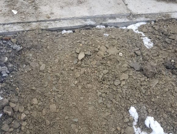 FOTO: SCANDAL din cauza podețelor din Dumitra FOTO: SCANDAL din cauza podețelor din Dumitra