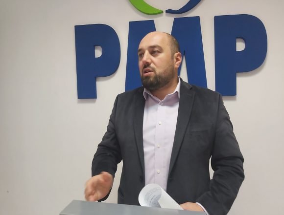 UNICEF România îi mulțumește deputatului PMP de Bistrița-Năsăud, Ionuț Simionca, pentru inițierea unei legi care susține copiii vulnerabili UNICEF România îi mulțumește deputatului PMP de Bistrița-Năsăud, Ionuț Simionca, pentru inițierea unei legi care susține copiii vulnerabili
