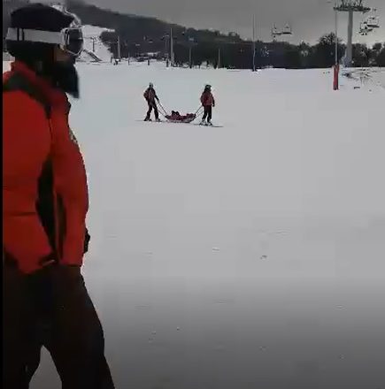 VIDEO: S-a deschis Pârtia Cocoș, au apărut și primele accidentări! VIDEO: S-a deschis Pârtia Cocoș, au apărut și primele accidentări!