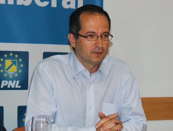 MICA ROCADĂ: Curtean schimbă poziția, dar nu clădirea! De la Consiliul Județean trece la Prefectură MICA ROCADĂ: Curtean schimbă poziția, dar nu clădirea! De la Consiliul Județean trece la Prefectură