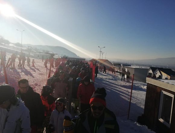 FOTO: Bistrițenii au luat cu asalt pârtia Cocoș, în weekend! FOTO: Bistrițenii au luat cu asalt pârtia Cocoș, în weekend!