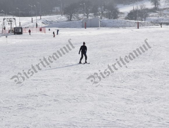 FOTO/VIDEO: Liber la distracție! De la 4 anișori la 82 de ani, și-au luat schiurile și au testat Pârtia Cocoș! FOTO/VIDEO: Liber la distracție! De la 4 anișori la 82 de ani, și-au luat schiurile și au testat Pârtia Cocoș!