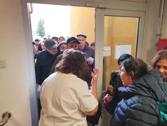 FOTO/VIDEO: SCANDAL la Policlinică din cauza programărilor la analize! FOTO/VIDEO: SCANDAL la Policlinică din cauza programărilor la analize!