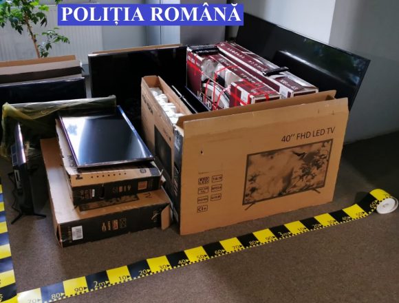 Micii „afaceriști”: Au luat, la propriu, televizoare dintr-un depozit și le-au vândut mai departe! Acum sunt reținuți! Micii „afaceriști”: Au luat, la propriu, televizoare dintr-un depozit și le-au vândut mai departe! Acum sunt reținuți!