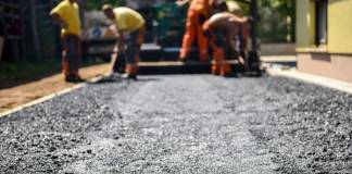 Fără gropi în asfalt iarna! Primăria cumpără utilaj care face asfalt și la -20 grade Celsius
