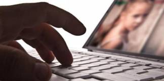 ”Colecționa” imagini foto și video cu copii în ipostaze sexuale. Pus după gratii pentru 30 de zile