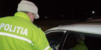 Un șofer de 70 de ani, prins băut la volan – încătușat la spital, după ce a înjurat personalul medical și polițiștii