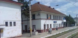 A lăsat două femei fără portofele în zona Gării Năsăud