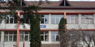 Se întâmplă într-o clasă Pregătitoare de la Avram Iancu: Copii dezbrăcați în fața colegilor și bătuți, fetiță amenințată cu foarfeca la gât. Ce spune conducerea: