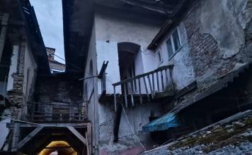 Proprietarii de clădiri din centrul istoric lăsate de izbeliște riscă să plătească impozite mai mari dacă nu le repară și nu le aranjează!