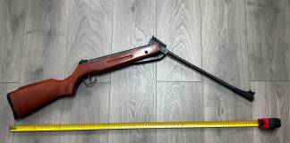 Recidivistul care a amenințat un apropiat că-l omoară cu arma adusă din Spania, trimis după gratii