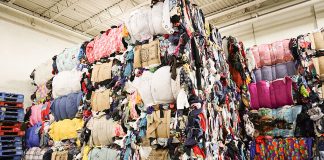 Containerele pentru aruncat haine, încă departe de a fi amplasate. CE faceți cu deșeurile textile: