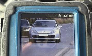 Nouă șoferi au rămas pietoni din cauza vitezei, în trei ore! Unul gonea cu mai bine de 70 km/h peste viteza admisă