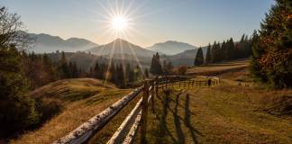 Străinii care iau la pas Via Transilvanica vor să fie cazați în casele oamenilor și să le afle poveștile