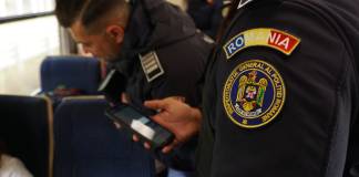 Bărbat din Mureș care călătorea cu trenul, lăsat fără bagaj de doi tineri bistrițeni