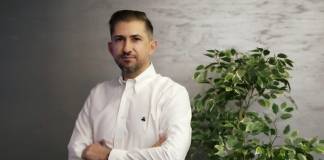 Bistrițeanul Adrian Chiruță a lansat, în premieră în România, un asistent AI care îți repară și optimizează site-ul