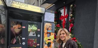 Primul tonomat de flori a ajuns în Bistrița, pe Decebal, la Florăria PARADISE Younique Boutique