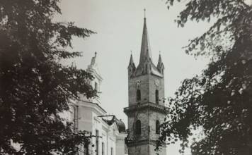POVEȘTI din Bistrița: Detalii uimitoare despre turnul Bisericii Evanghelice. Mistere nedeslușite încă, despre cea mai veche piatră funerară din oraș
