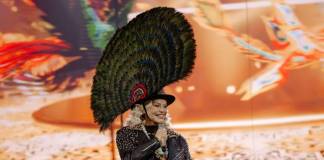 FOTO: Clopul cu pană de păun din Țara Năsăudului, vedetă la un spectacol unic, marca Loredana Groza!