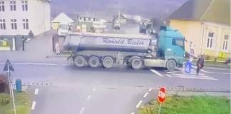 VIDEO ȘOCANT! Imagini cu momentul în care un biciclist este lovit de un TIR la Șieu-Măgheruș