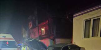 RODNA: A intrat în două garduri, apoi într-o mașină parcată