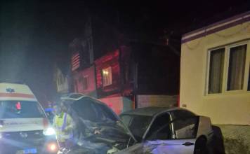 RODNA: A intrat în două garduri, apoi într-o mașină parcată