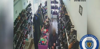 VIDEO: Tânăr oprit de vânzătoare, după ce a încercat să fure produse din magazin. A ajuns pe mâna poliției