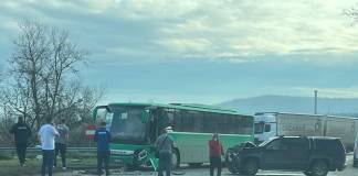 FOTO/VIDEO: Echipa masculină de handbal, CSM Sighișoara, implicată într-un accident în Beclean, în drum spre meciul din Liga Zimbrilor