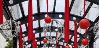 FOTO: Elevii și profesorii de la Arte au transformat din nou Pasajul Sărbătorilor într-un loc de poveste! Urmează încă două proiecte: