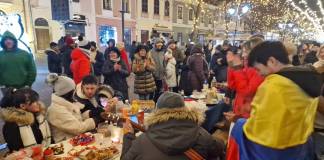 Cină comunitară de Crăciun, în 27 decembrie, pe pietonal: „Să împărtășim nu doar mâncare, ci și gânduri bune și multe zâmbete”