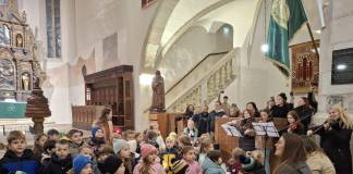 Bazarul de Advent revine la Bistrița, în curtea parohiei evanghelice: Cântece de Crăciun, tradiții, comunitate