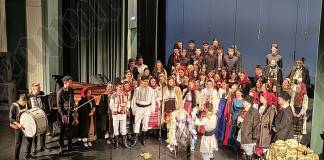 FOTO/VIDEO: Emoționant concert de Crăciun, oferit în dar de elevii și profesorii de la Liceul „Tudor Jarda”